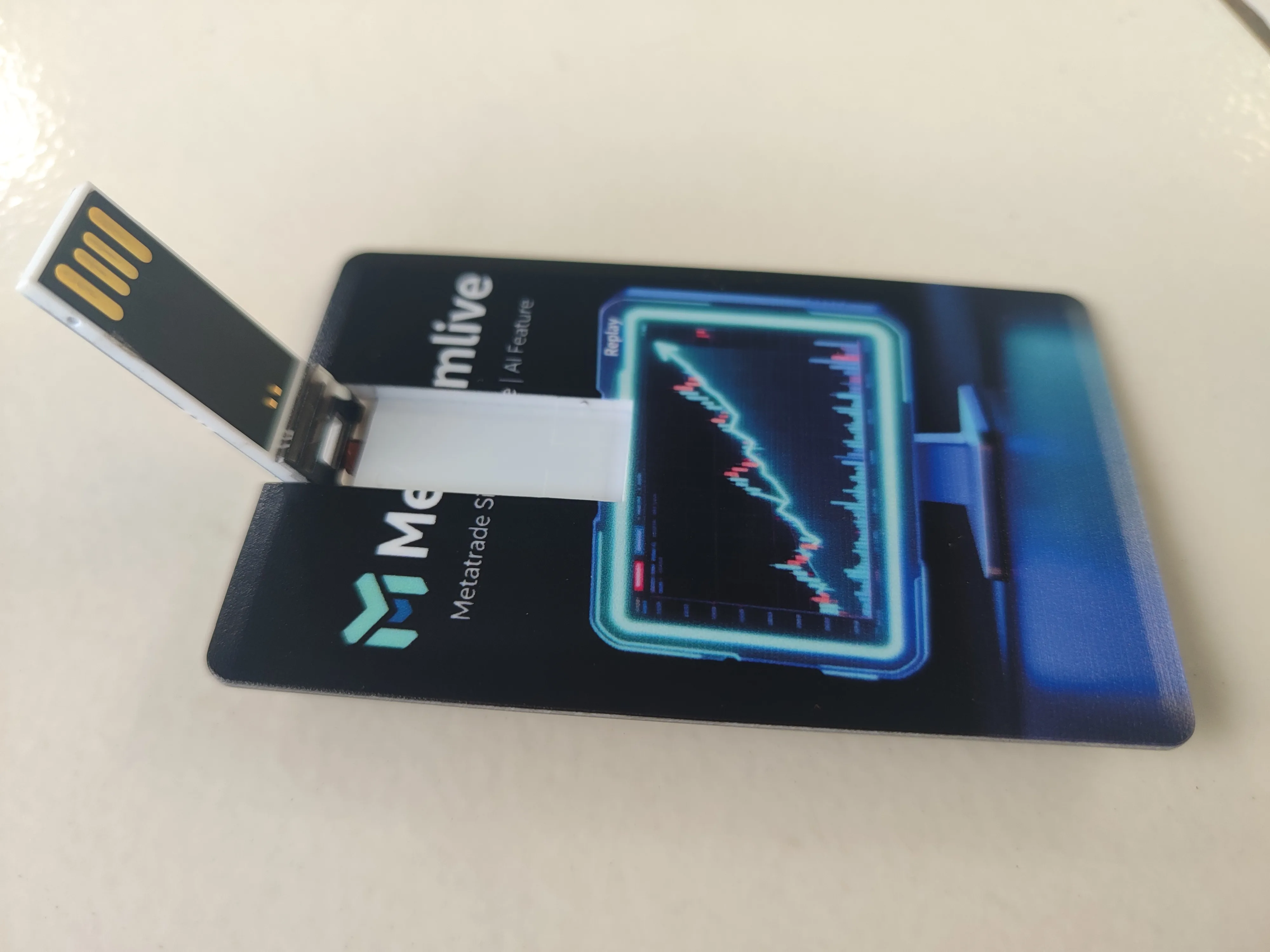 Premium USB Card Metasimlive tampak depan – software simulator trading forex